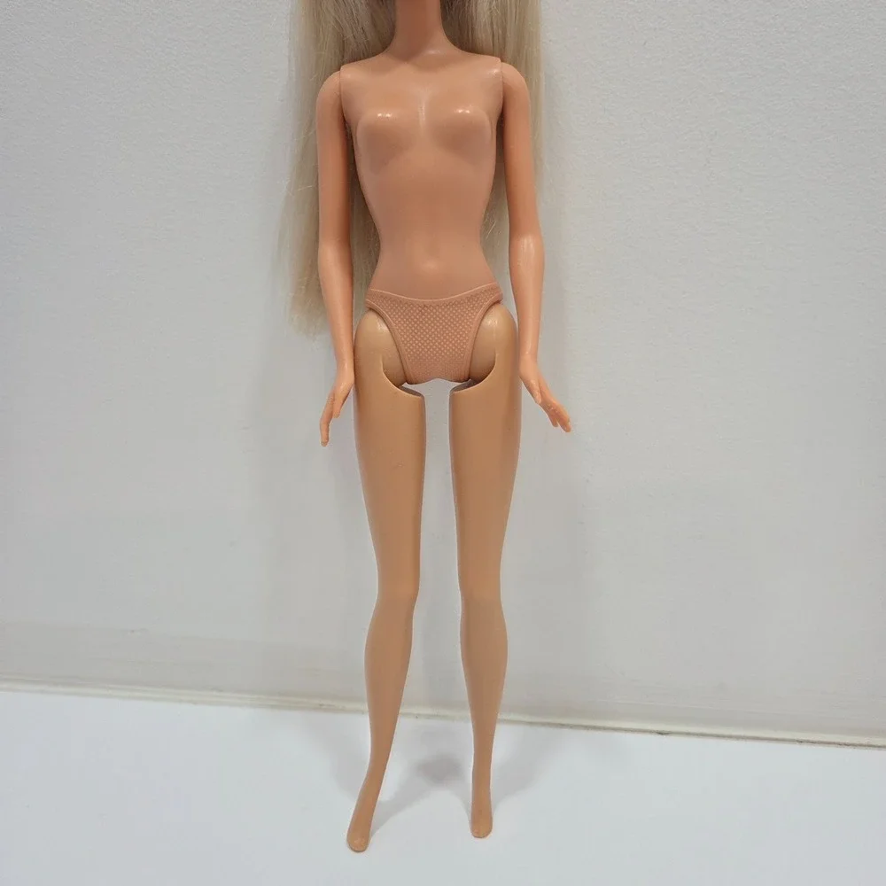 My Scene Jammin In Jamaica Barbie Nude Doll Green Eyeshadow Brown Lips Blonde